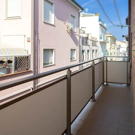 500 Mt Dal Mare - Wifi Ac Centro Citta 4 Posti Letto Lägenhet